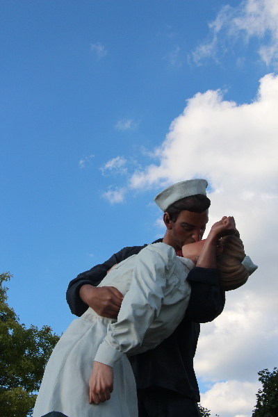 IMG_4892-Embracing Peace-Seward Johnson.jpg